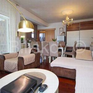 Split, Dragovode dvosoban stan 70 m2, terasa 75 m2 i parking 17 m2