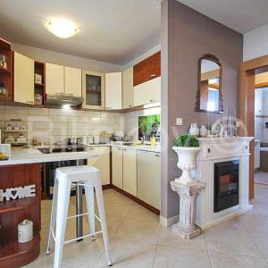 Split, Dragovode dvosoban stan 70 m2, terasa 75 m2 i parking 17 m2