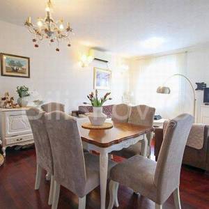 Split, Dragovode dvosoban stan 70 m2, terasa 75 m2 i parking 17 m2