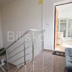 Split, Dragovode dvosoban stan 70 m2, terasa 75 m2 i parking 17 m2