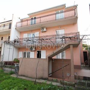 Split, Kila, prodaja dvojna kuća, 3 stana