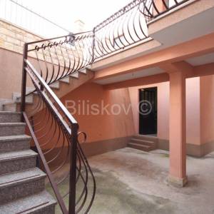 Split, Kila, prodaja dvojna kuća, 3 stana