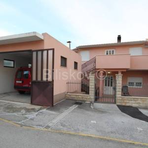 Split, Kila, prodaja dvojna kuća, 3 stana