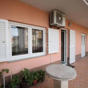 Split, Kila, prodaja dvojna kuća, 3 stana