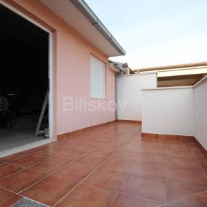 Split, Kila, prodaja dvojna kuća, 3 stana