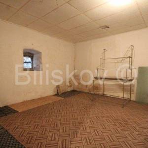 SPLIT, Manuš poslovni prostor u suterenu 60 m2