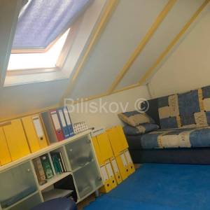 Split, Manuš, prodaja trosoban stan, soba u potkrovlju