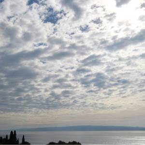Split, Meje- kuća sa 3 stana i poslovnim prostorom,1236m2