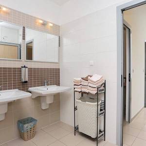 Split-Poljička cesta, poslovni prostor na 1. katu zgrade, 58m2