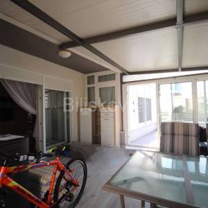 Split, prodaja, trosoban stan, velika terasa, 2 parkirna mjesta