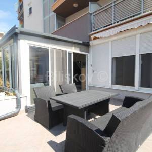 Split, prodaja, trosoban stan, velika terasa, 2 parkirna mjesta