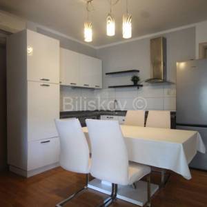 Split, prodaja, trosoban stan, velika terasa, 2 parkirna mjesta