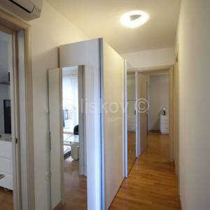 Split, prodaja, trosoban stan, velika terasa, 2 parkirna mjesta