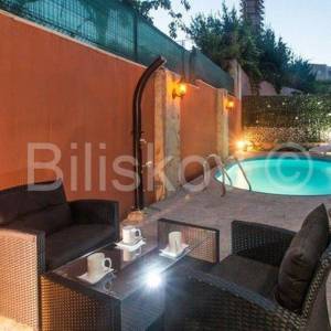 Split, Šine, dvosoban stan 65 m2, okućnica, bazen, parking