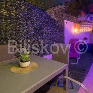 Split, Šine, dvosoban stan 65 m2, okućnica, bazen, parking