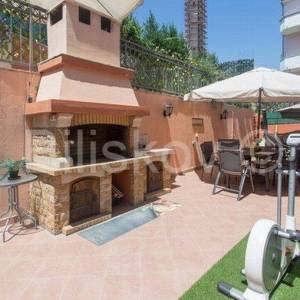 Split, Šine, dvosoban stan 65 m2, okućnica, bazen, parking