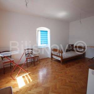 Split, Varoš, 2 stana 90 m2 i dvorište 87 m2