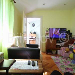 Split, Varoš, 2 stana 90 m2 i dvorište 87 m2