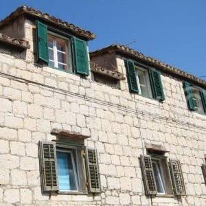 Split, Varoš, 2 stana 90 m2 i dvorište 87 m2