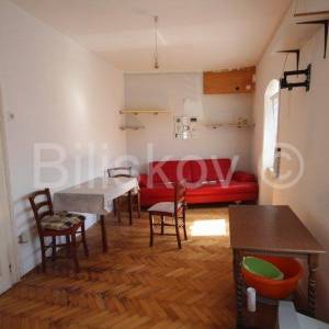 Split, Varoš, 2 stana 90 m2 i dvorište 87 m2