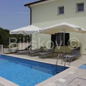 Splitska, otok Brač - vila s bazenom