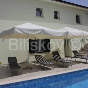 Splitska, otok Brač - vila s bazenom