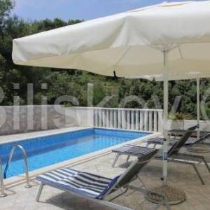 Splitska, otok Brač - vila s bazenom