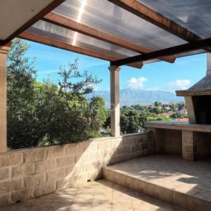 Splitska, otok Brač - vila s bazenom