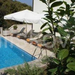 Splitska, otok Brač - vila s bazenom