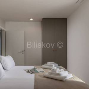 Splitska, vila s bazenom, izgrađena u dalmatinskom stilu