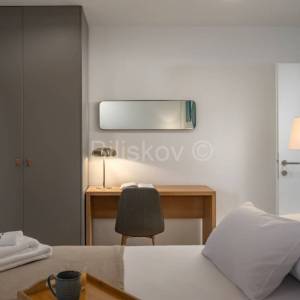 Splitska, vila s bazenom, izgrađena u dalmatinskom stilu