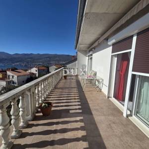 SRDOČI, MARTINKOVAC- stan 92m2, DB +3S, s panoramskim pogledom na more i otoke- najam