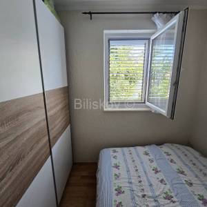 Stan s pogledom na more, Okrug Gornji