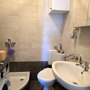 Stan s pogledom na more, Okrug Gornji