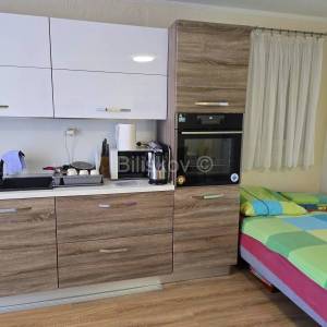 Stan s pogledom na more, Okrug Gornji