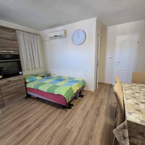 Stan s pogledom na more, Okrug Gornji