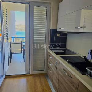 Stan s pogledom na more, Okrug Gornji