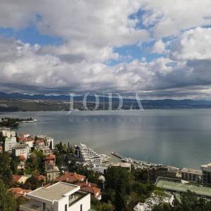Stan s predivnim pogledom na Opatiju i cijeli Kvarner