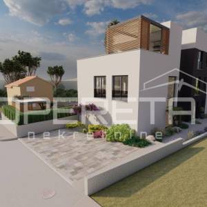 Stan sa tri spavaće sobe, prizemlje, drugi red do mora, Rovanjska