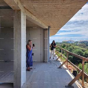 Stan u blizini mora ! Moderna arhitektura! Novogradnja-