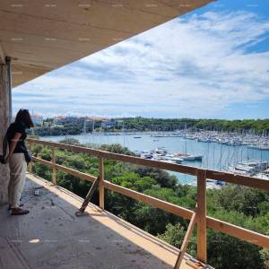 Stan u blizini mora ! Moderna arhitektura! Novogradnja-