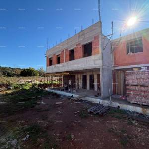 Stan u izgradnji. Novi objekt, blizina centra cca 2 km. Udaljenost od grada Medulina 8 km.