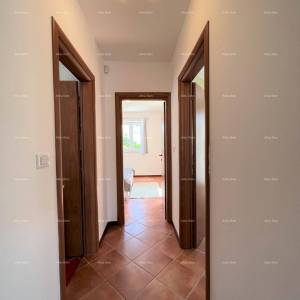 Stan u Medulinu: blizina mora i udobnost na 72 m². Pošesi 100 metara do plaža.