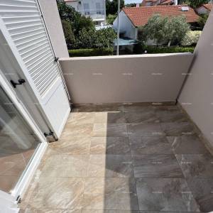 Stan u Medulinu: blizina mora i udobnost na 72 m². Pošesi 100 metara do plaža.