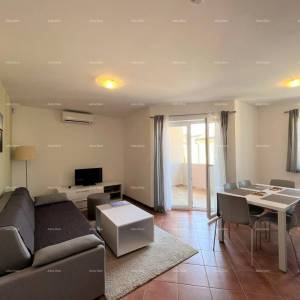 Stan u Medulinu: blizina mora i udobnost na 72 m². Pošesi 100 metara do plaža.