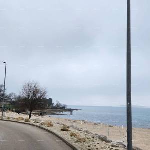 Stan u Medulinu: blizina mora i udobnost na 72 m². Pošesi 100 metara do plaža.