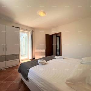 Stan u Medulinu: blizina mora i udobnost na 72 m². Pošesi 100 metara do plaža.