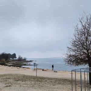 Stan u Medulinu: blizina mora i udobnost na 72 m². Pošesi 100 metara do plaža.