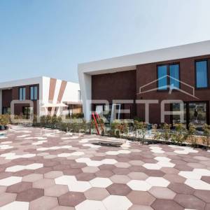 Stan u Ninu: bazen, sauna, vrt i zelena gradnja u jednom, stan A4