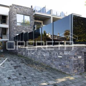 Stan u prizemlju s grijanom bazenom.